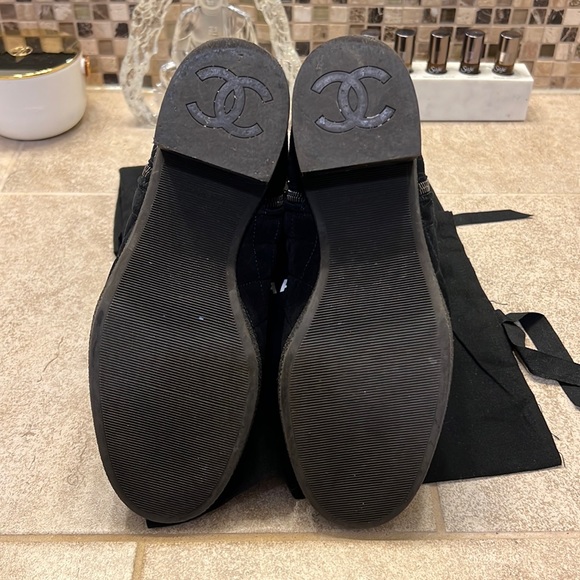 CHANEL INTERLOCKING CC LOGO SUEDE COMBAT BOOTS - Picture 6 of 11